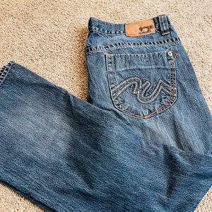 Great pair of jeans 👖 very relaxing